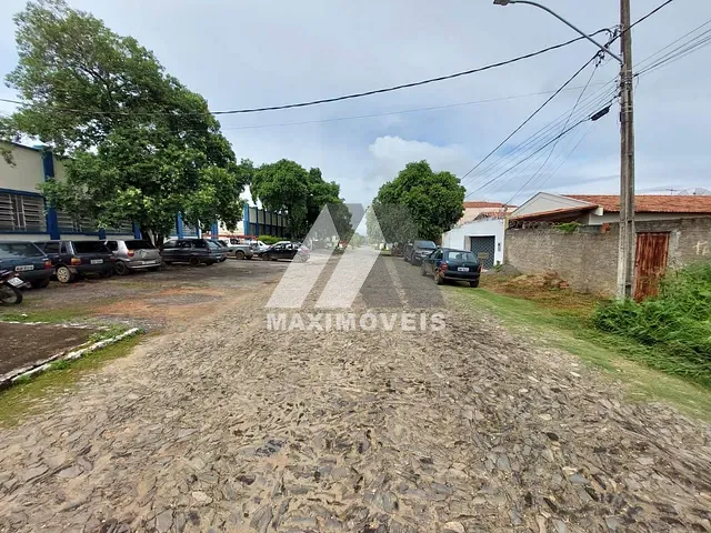 Terreno com 336m², à venda, no bairro Santa Tereza em Araçuaí