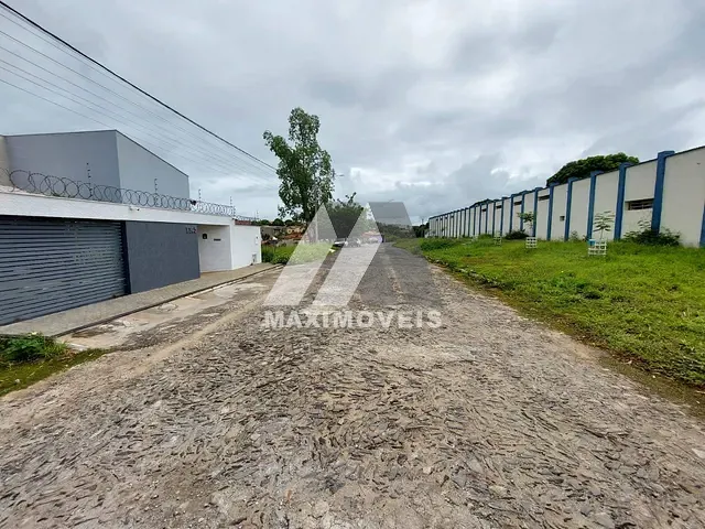 Terreno com 336m², à venda, no bairro Santa Tereza em Araçuaí