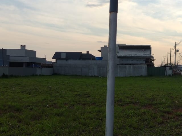 Terreno com 300m², à venda, no bairro Jardim Carvalho em Ponta Grossa