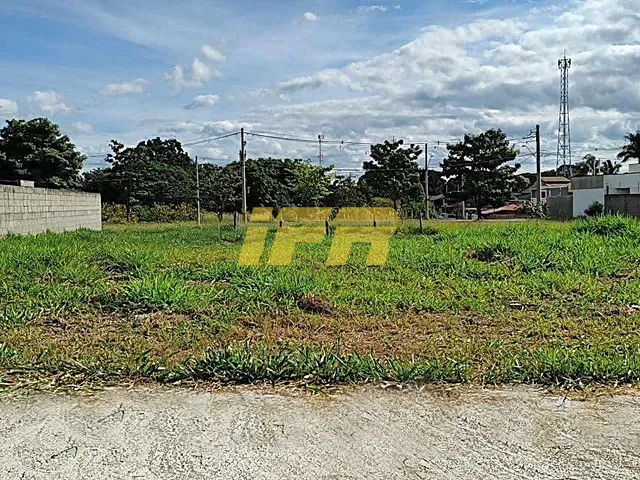 Terreno com 207m², à venda, no bairro Piracangaguá em Taubaté