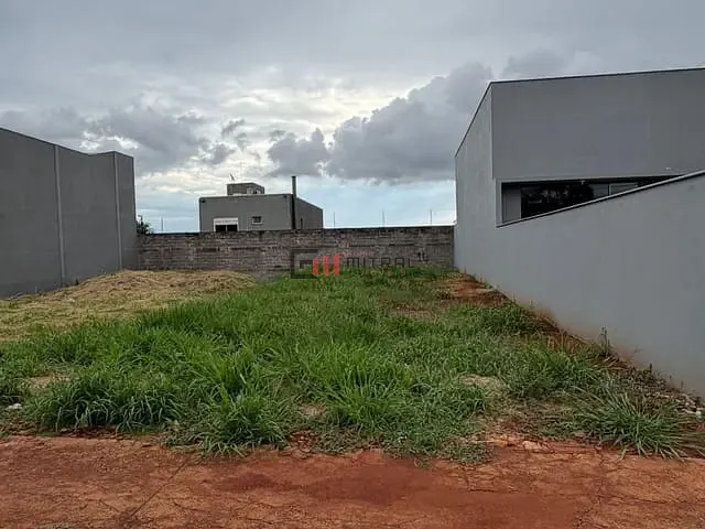 Terreno com 253m², à venda, no bairro Gleba Simon Frazer em Londrina