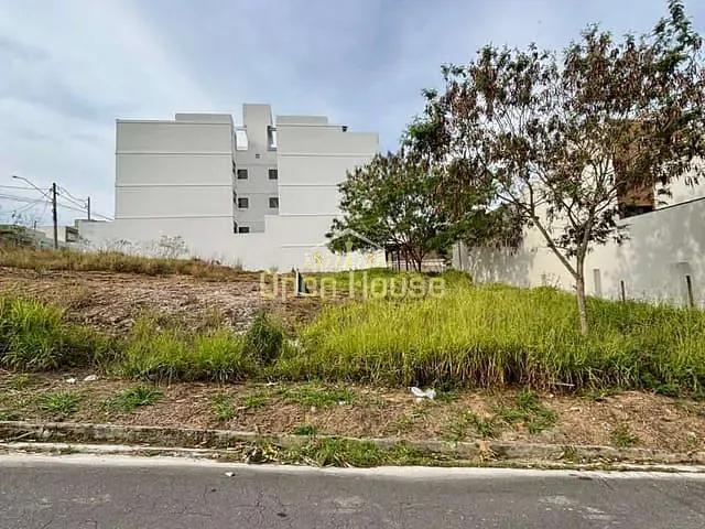 Terreno com 450m², à venda, no bairro Jardim Belvedere em Volta Redonda
