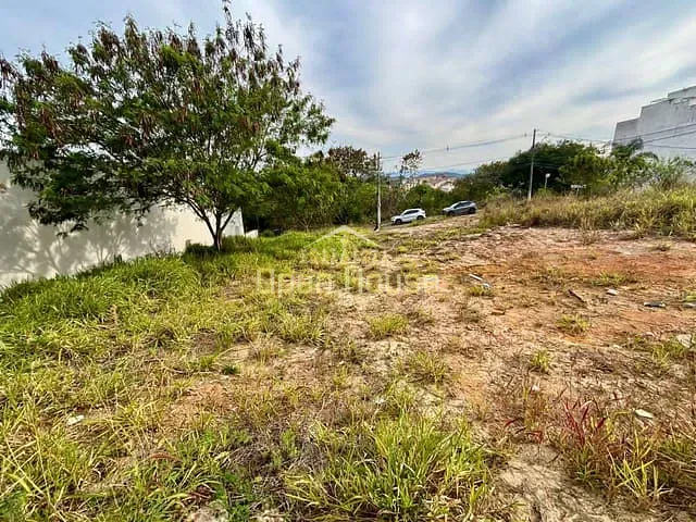 Terreno com 450m², à venda, no bairro Jardim Belvedere em Volta Redonda