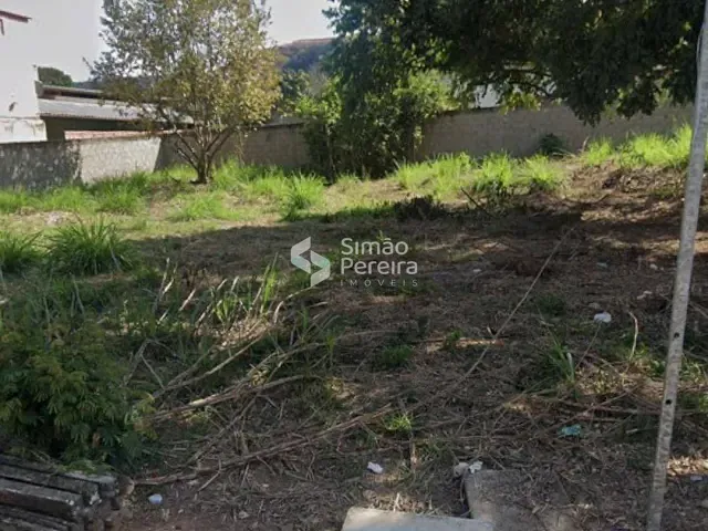 Terreno com 318m², à venda, no bairro Centro em Simão Pereira