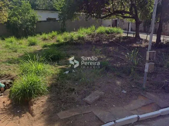 Terreno com 318m², à venda, no bairro Centro em Simão Pereira