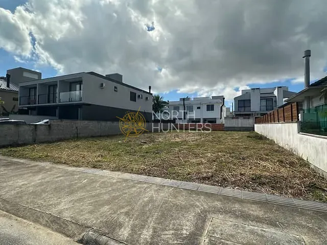 Terreno com 450m², à venda, no bairro Cachoeira do Bom Jesus em Florianópolis