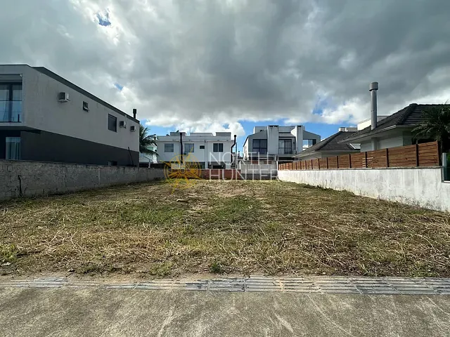 Terreno com 450m², à venda, no bairro Cachoeira do Bom Jesus em Florianópolis