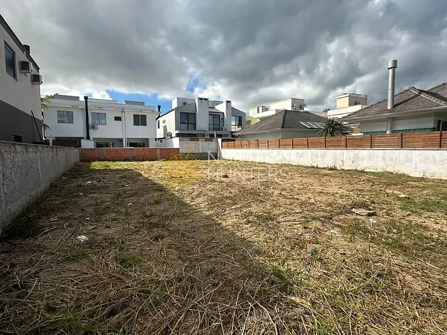Terreno com 450m², à venda, no bairro Cachoeira do Bom Jesus em Florianópolis
