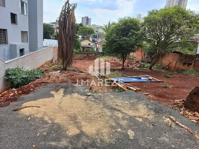 Terreno com 692m², à venda, no bairro Centro em Apucarana