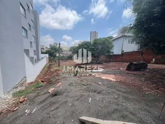 Terreno com 692m², à venda, no bairro Centro em Apucarana