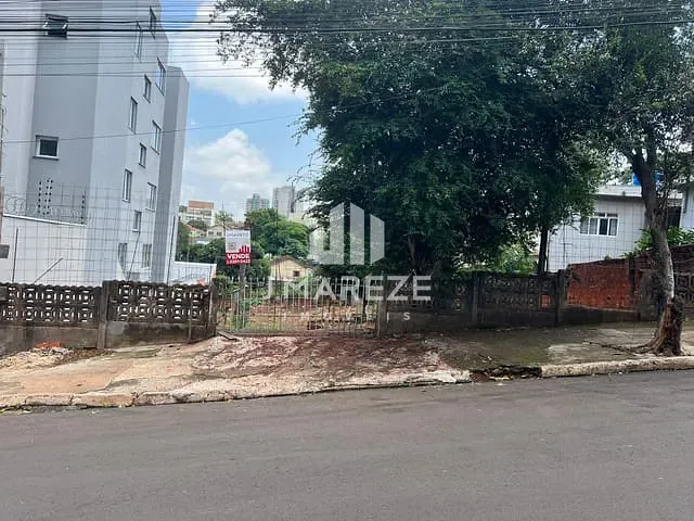 Terreno com 692m², à venda, no bairro Centro em Apucarana