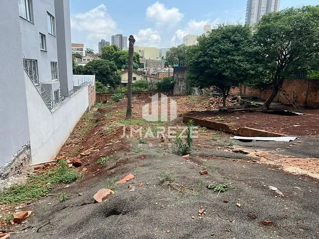Terreno com 692m², à venda, no bairro Centro em Apucarana