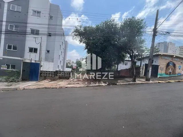 Terreno com 692m², à venda, no bairro Centro em Apucarana