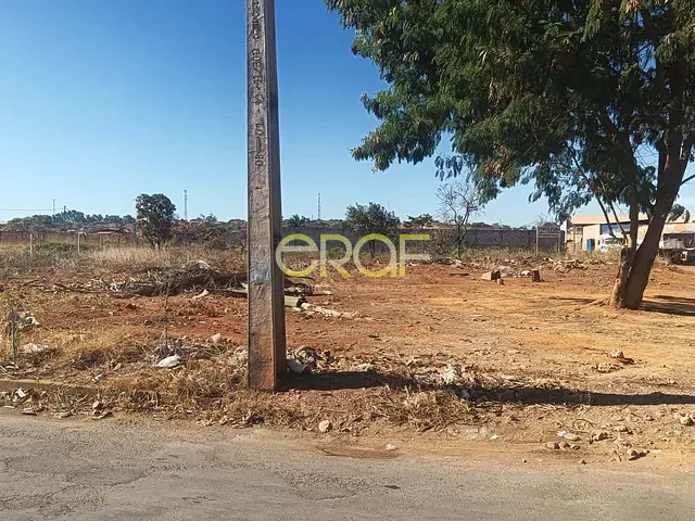 Terreno com 980m², à venda, no bairro Parque Lago em Formosa