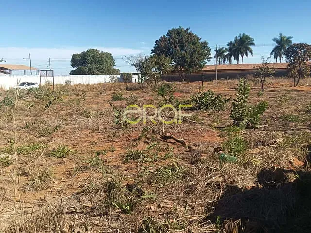 Terreno com 980m², à venda, no bairro Parque Lago em Formosa