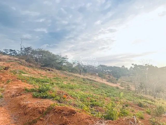 Terreno com 600m², à venda, no bairro Balança em Simão Pereira