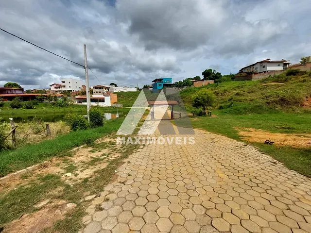 Terreno com 297m², à venda, no bairro JK em Araçuaí
