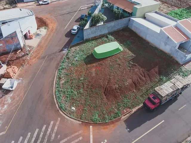 Terreno com 453m², à venda, no bairro Jardim Vitória em Cambé