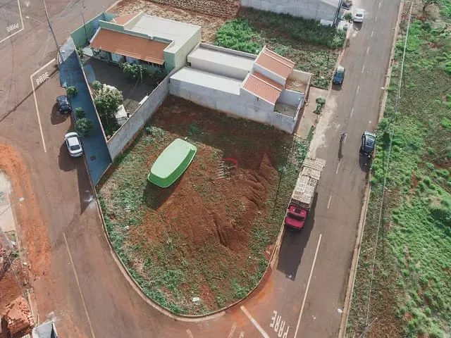 Terreno com 453m², à venda, no bairro Jardim Vitória em Cambé