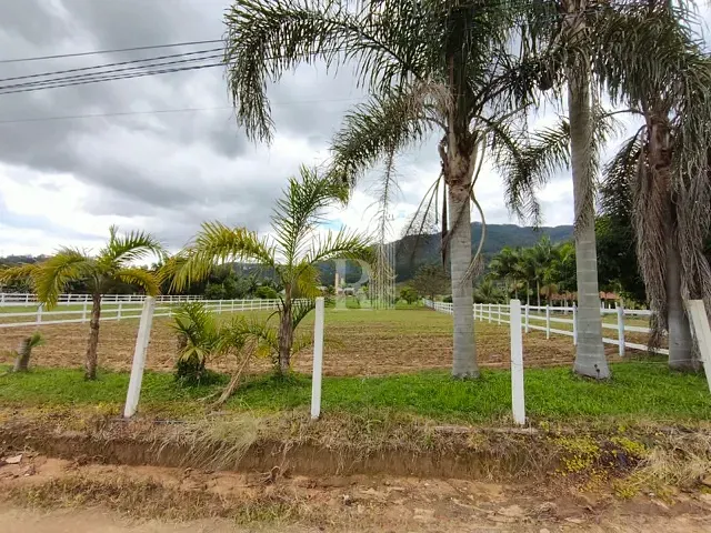 Terreno com 1635m², à venda, no bairro Galera em Canelinha