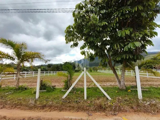 Terreno com 1635m², à venda, no bairro Galera em Canelinha