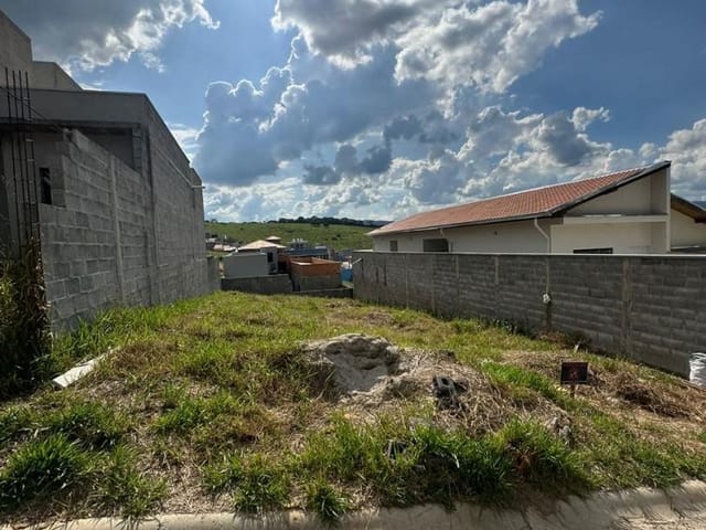 Terreno com 250m², à venda, no bairro Manacás em Extrema