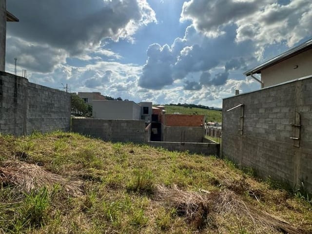 Terreno com 250m², à venda, no bairro Manacás em Extrema