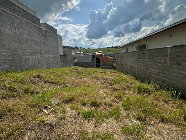 Terreno com 250m², à venda, no bairro Manacás em Extrema