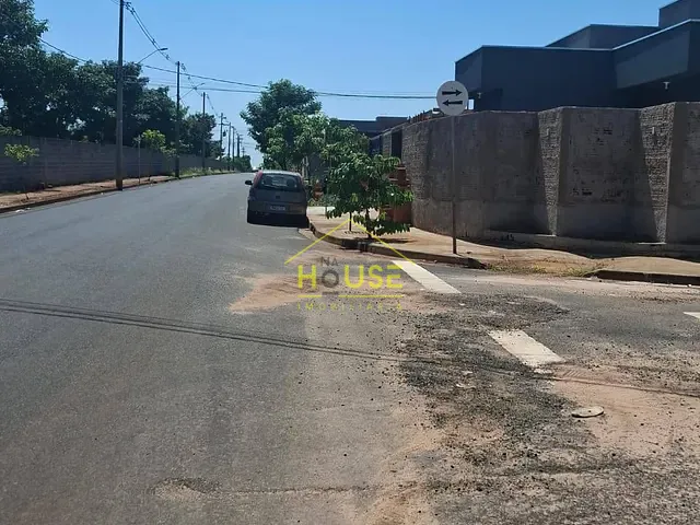 Terreno com 204m², à venda, no bairro Jardim Residencial Moreira em Votuporanga