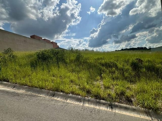 Terreno com 250m², à venda, no bairro Manacás em Extrema