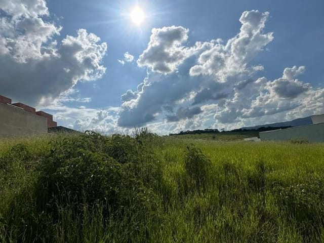 Terreno com 250m², à venda, no bairro Manacás em Extrema