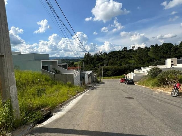 Terreno com 250m², à venda, no bairro Manacás em Extrema
