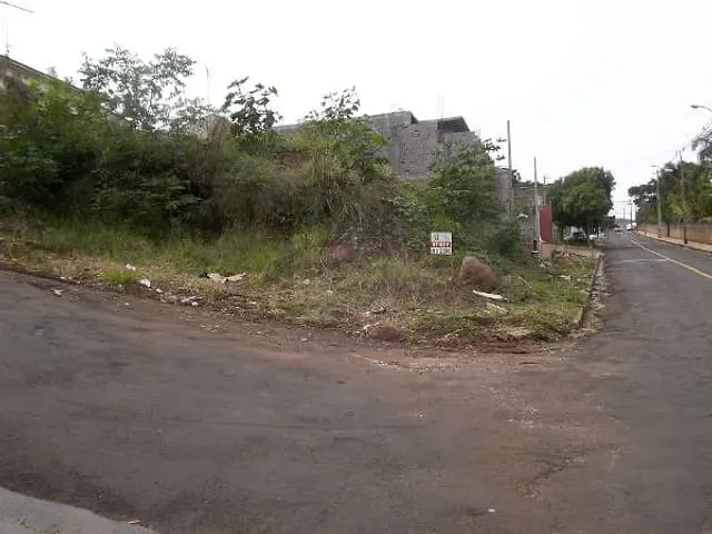 Terreno com 283m², à venda, no bairro Jardim Albino Biachi em Apucarana