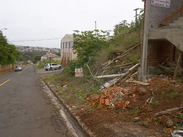 Terreno com 283m², à venda, no bairro Jardim Albino Biachi em Apucarana