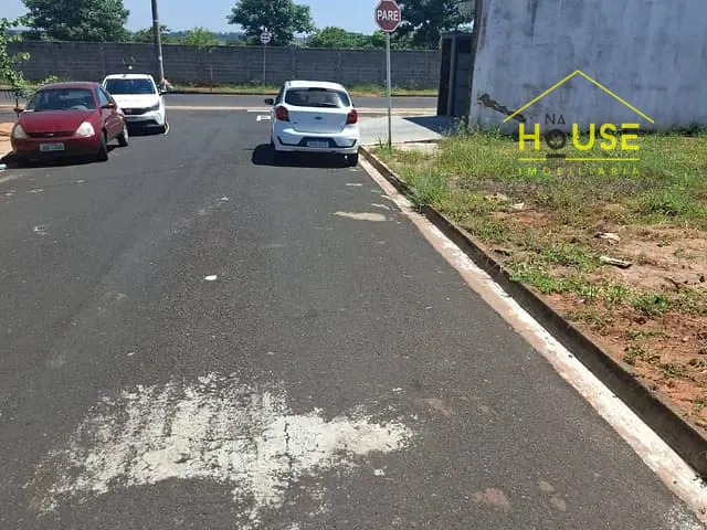 Terreno com 180m², à venda, no bairro Jardim Residencial Moreira em Votuporanga