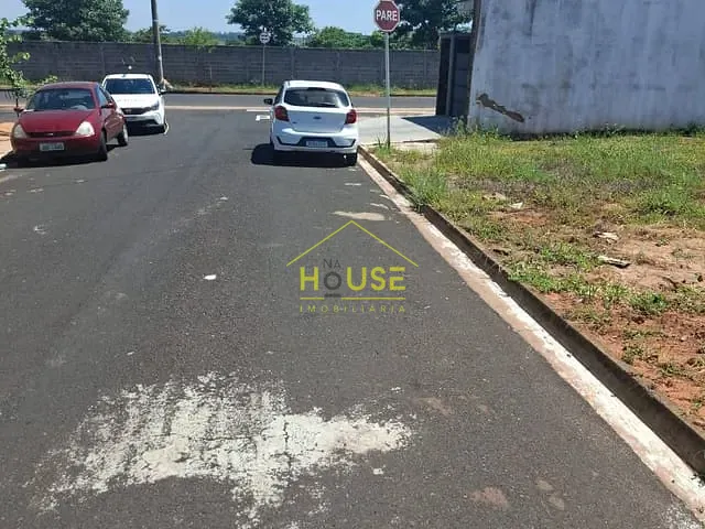 Terreno com 180m², à venda, no bairro Jardim Residencial Moreira em Votuporanga