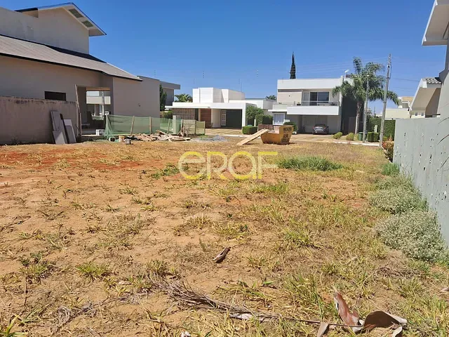 Terreno com 450m², à venda, no bairro Parque Lago em Formosa