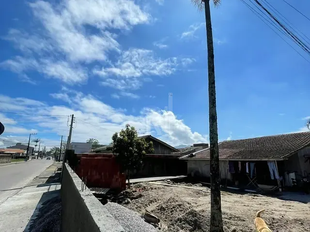 Terreno com 232m², à venda, no bairro Centro em Tijucas