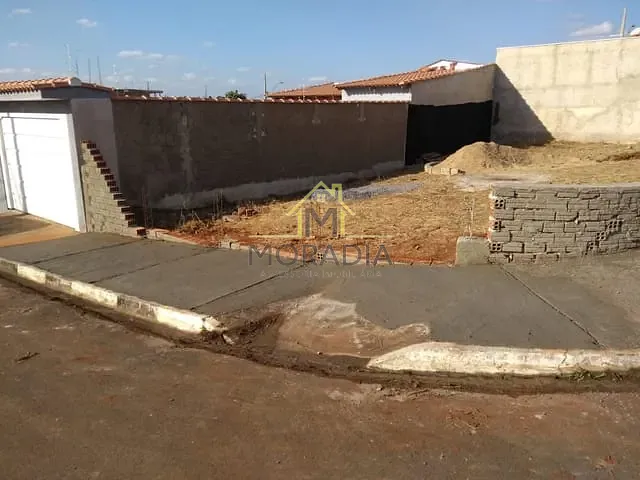 Terreno com 202m², à venda, no bairro Jardim Aeroporto em Guaxupé