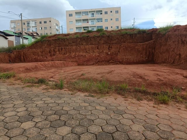 Terreno com 354m², à venda, no bairro Novo Horizonte em Cambuí