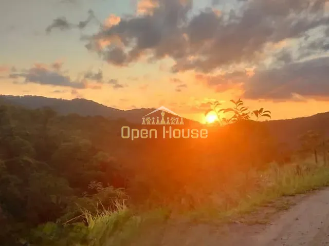 Terreno com 2000m², à venda, no bairro Bela Vista (Penedo) em Itatiaia