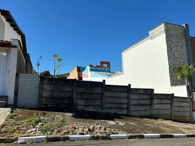 Terreno com 865m², à venda, no bairro Jardim Agenor de Lima em Guaxupé