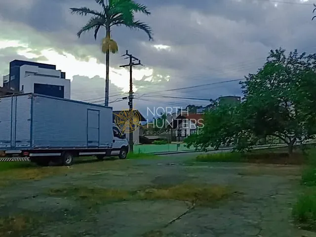 Terreno com 676m², à venda, no bairro Saguaçu em Joinville