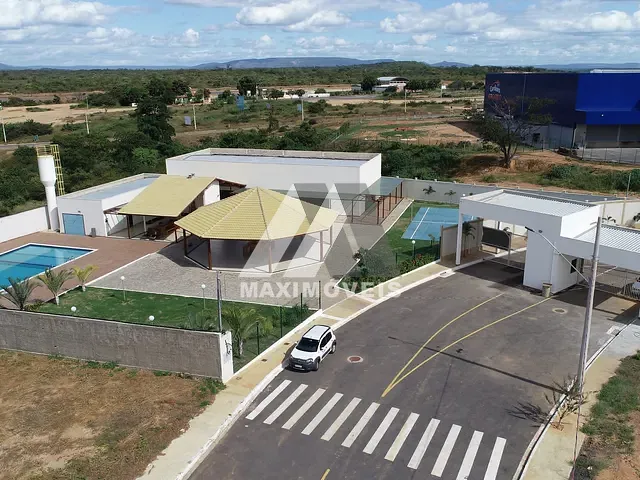 Terreno com 420m², à venda, no bairro Centro em Araçuaí