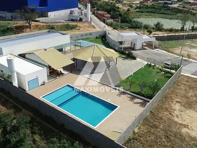 Terreno com 420m², à venda, no bairro Centro em Araçuaí