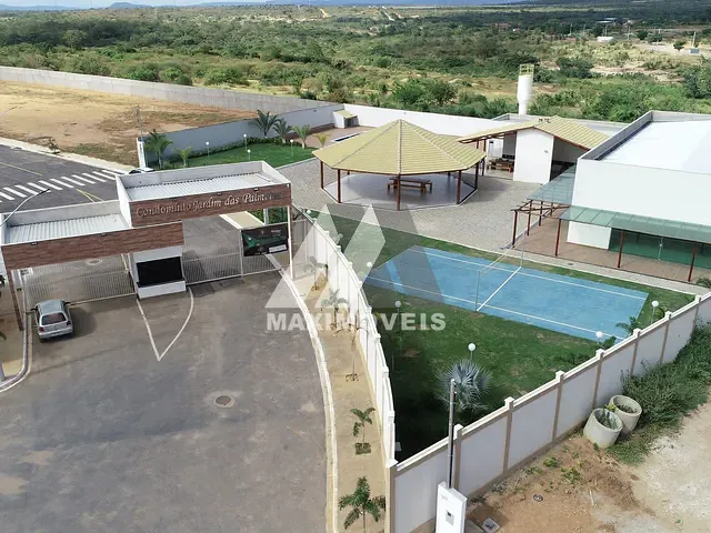 Terreno com 420m², à venda, no bairro Centro em Araçuaí