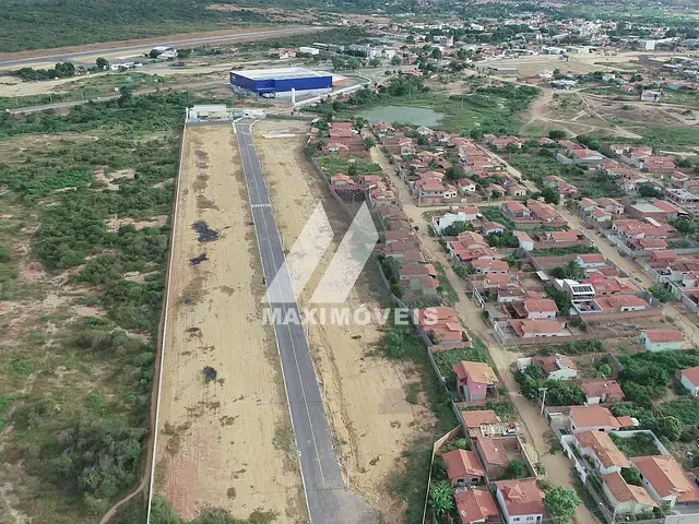 Terreno com 420m², à venda, no bairro Centro em Araçuaí