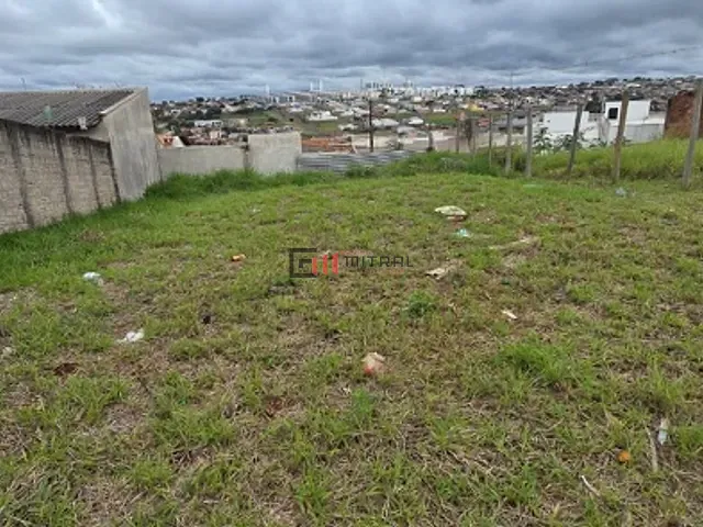 Terreno com 360m², à venda, no bairro Colúmbia em Londrina