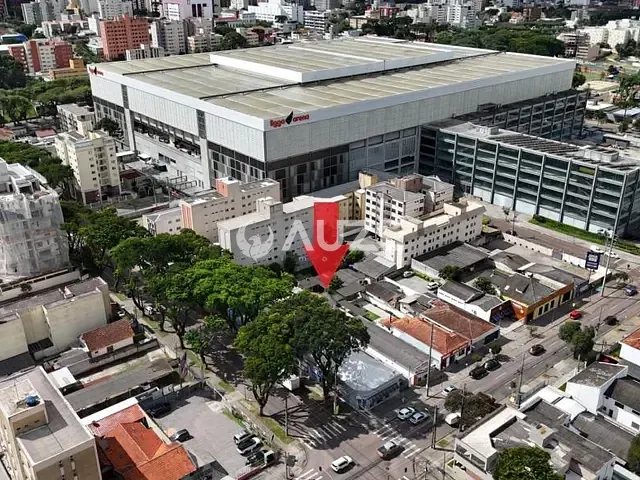 Terreno com 550m², à venda, no bairro Água Verde em Curitiba