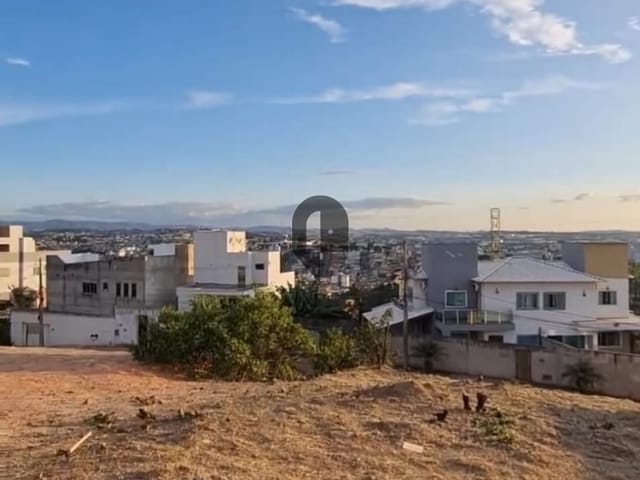 Terreno com 370m², à venda, no bairro Arvoredo 2ª Seção em Não informado